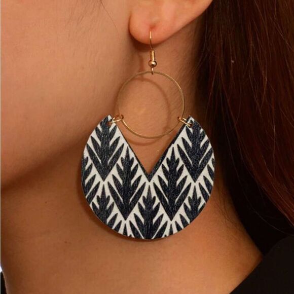 Elegant Black and Gold Geometric Earrings - Picture 1 of 5